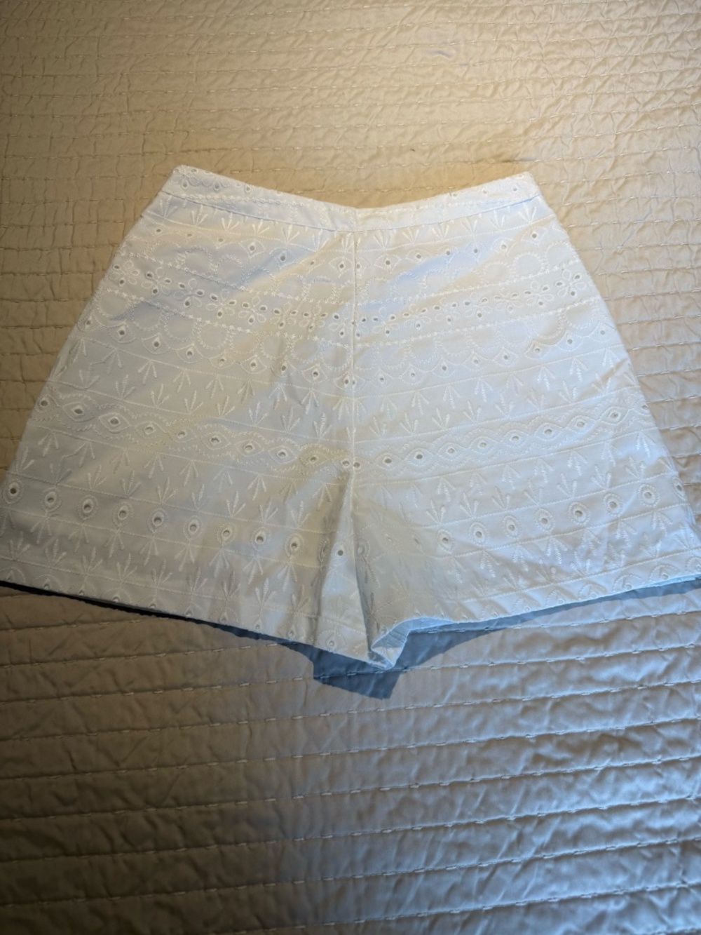 White eyelet high-rise shorts - Size Small - side zipper feature